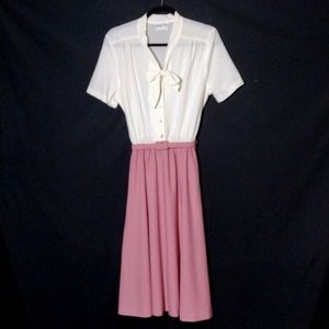 Vintage Jennifer Gee Cream and Pink Short Sleeve Midi Dress w/ Neck Tie Sz 14